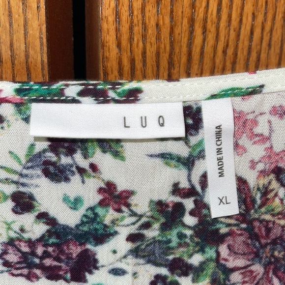 LUQ Blouse from Stitch Fix Size XL Floral Print Tie Front - Picture 2 of 5